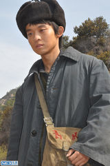 组图：董子健发母子合影 幽默回应“拼娘”质疑