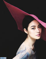 组图：周韵大片典雅英气 双面“韵”味震慑人心