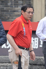 组图：冯小刚电影公社开街 众明星到场助阵