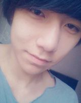 组图：清华校草李润东走红 女妆照生活照颜值爆表