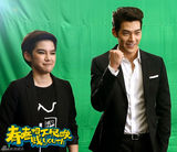 组图：金宇彬Tina合作新戏亲密互动玩自拍