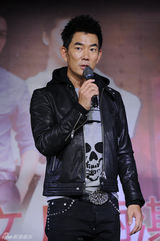 组图：梁汉文发专辑谢霆锋力挺 与张卫健亲亲