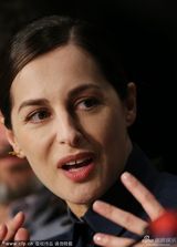 组图：《圣罗兰》室内发布 蕾雅-赛杜气质迷人