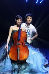 组图：刘昊然欧阳娜娜录《快本》 北爱CP养眼