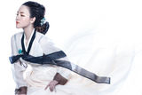 组图：新星刘小小韩服写真 轻灵优雅宛若古画