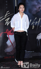 组图：韩星柳泰俊着白衬衫帅气亮相试映会