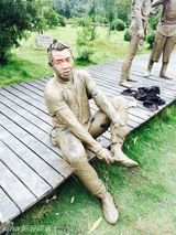 组图：奔跑吧兄弟泥潭大战 邓超baby一秒变泥人