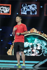 组图：《演说家》四强战 李咏秀性感透视装