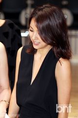 组图：李孝利出席发布会 低胸短裙性感十足