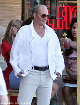 组图：男神自毁根本停不下来 德普秃顶缺牙拍片