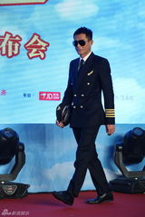 组图：冲上云霄北京开机 张智霖幽默揭机长职责