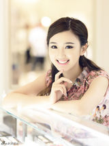 组图：毛晓彤夏日写真 做清新甜美蛋糕女孩