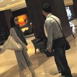 组图：刘亦菲遵母命相亲？约见神秘男神情拘谨