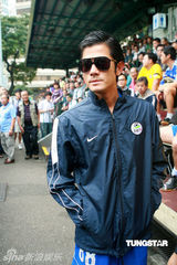 幻灯图：郭富城黄日华陈百祥等举行球赛纪念尹志强