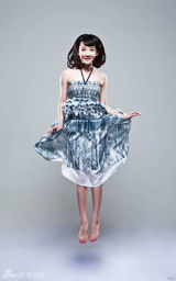 组图：尹媗曝光最新写真 时尚长裙改走熟女路线 