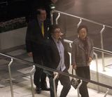 组图：刘嘉玲性感裙装获簇拥 母亲节尽孝购礼物