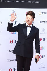 独家高清：又是一年百想红毯 众星云集争奇斗艳