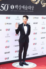 独家高清：又是一年百想红毯 众星云集争奇斗艳