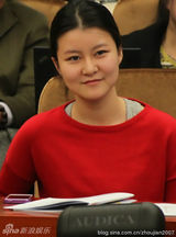 组图：黄宏21岁女儿黄豆豆近照 中传媒读播音