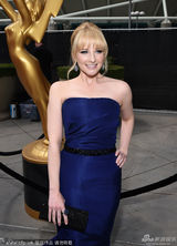 组图：艾美奖红毯 女星梅丽莎-劳奇美艳亮相