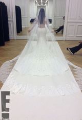 组图：土豪婚礼！卡戴珊与韦斯特大婚甜蜜亲吻