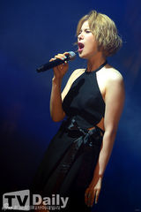 组图：Gummy新专首秀 朴有天等好友参与制作