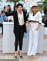 组图：《锡尔斯玛利亚》亮相戛纳 新老女神灿笑