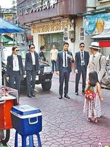 组图：王诗龄拍戏被吓哭 刘伟强张家辉忙安慰