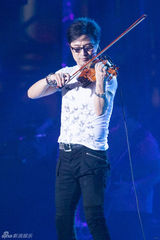 组图：汪峰七夕演唱会告白子怡:我的爱是对的