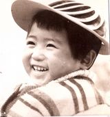 组图：众星晒童年萌照庆儿童节 自幼星范儿足