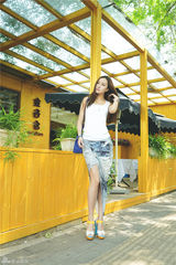 组图：韩雨芹夏日简约街拍 国民媳妇变清纯佳人