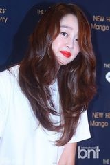 组图：韩星崔振赫崔汝真清爽亮相活动