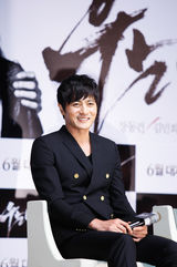 独家：《哭泣男人》张东健黑衣亮相与粉丝互动