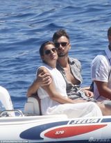 组图：丽娅米雪儿走出情伤 与新欢戏水激吻发福