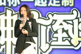 组图：舒淇黑白配红唇靓丽 与陈坤黄渤新戏正拍