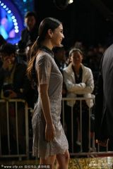 组图：大影节闭幕式 汤唯红裙知性王丽坤温婉