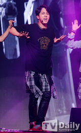 组图：防弹少年团开发布会 展现男性魅力