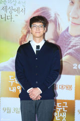 独家：宋慧乔素净 姜东元戴眼镜似哈利波特