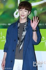 组图：金有贞盛骏等出席《庆州》VIP试映会