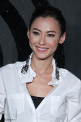 组图：张柏芝现身北京 白衣搭黑裙干练又妩媚