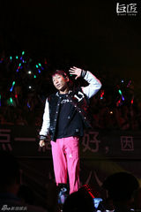 组图：羽泉西安开唱high翻中秋 现场浓情四溢