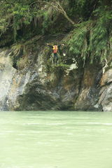 组图：五爸挑战高空跳水 杨威后空翻震惊全场