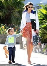 策划：夏日宅男福利！看女星为美秀大腿