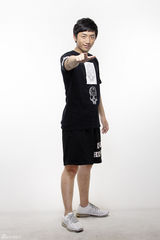 组图：王大锤青春写真领衔耍酷 展耿直成熟一面