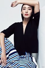 组图：高露时尚御姐写真 性感前卫彰显熟女魅力