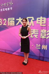组图：赵薇黑超遮面身材纤瘦 黄晓明西装帅气