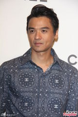 组图：蔡依林秀小蛮腰 冯德伦闻徐若瑄尴尬