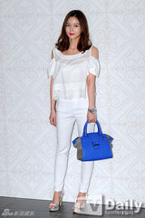 组图：少女时代Sunny助阵派对 白裙显清纯可爱