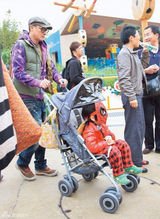 组图：中国大妈立功了！脸基尼走入国际时尚圈