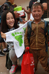 组图：江一燕爱心支教7年 影像记录感动瞬间